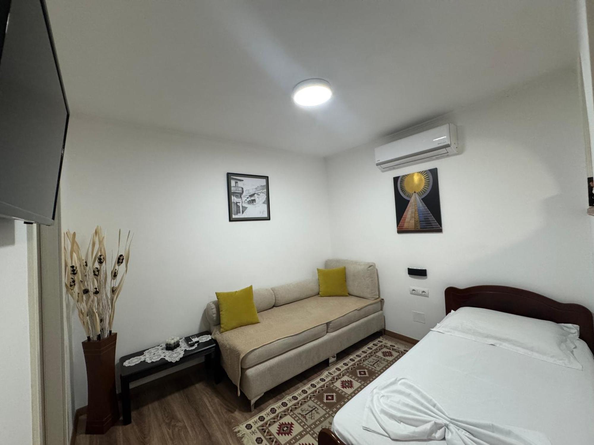 Double17 Apartment Gjirokastër